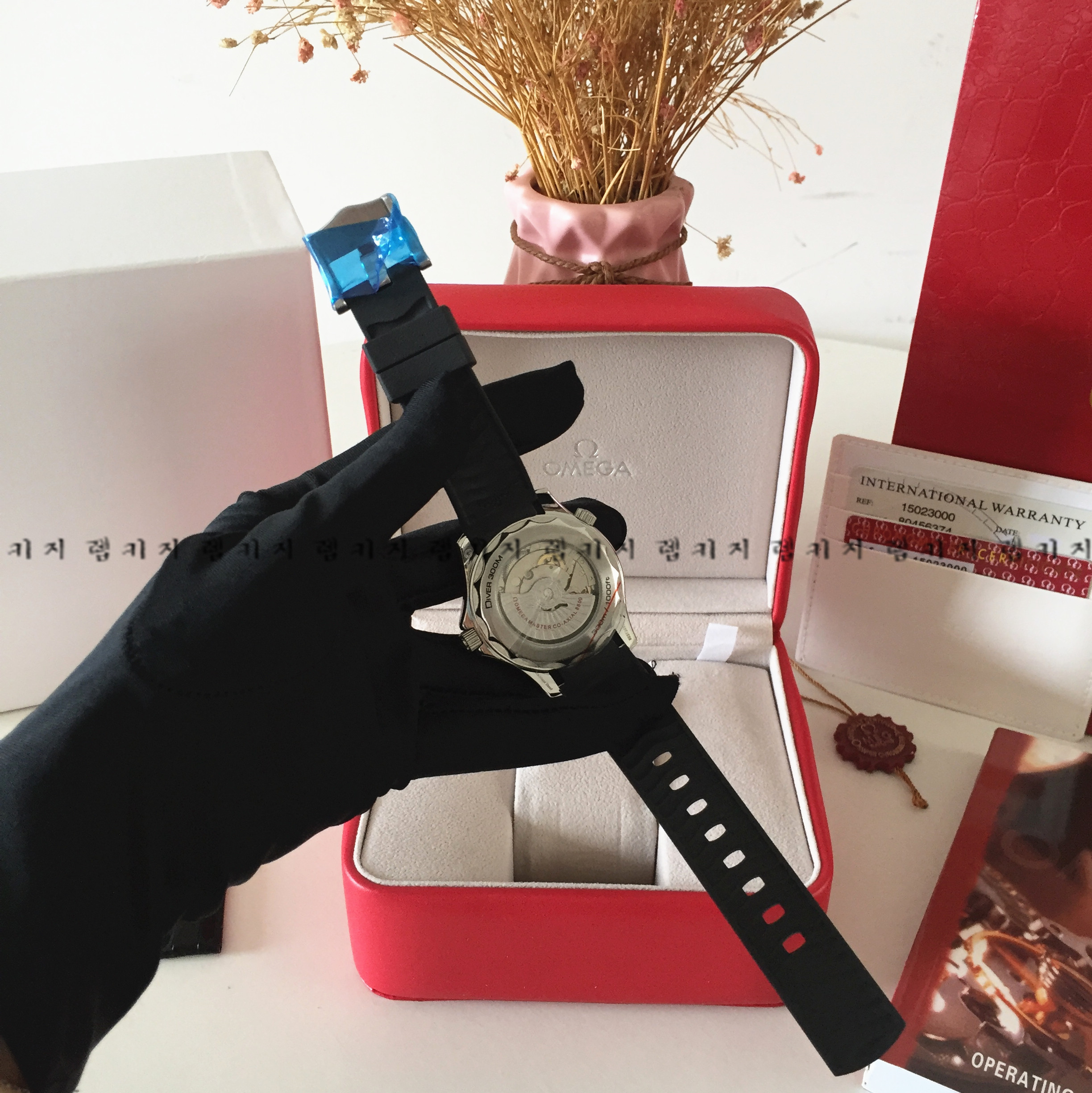 오메가 씨마스터 제임스본드 에디션 우레탄 + 가죽줄